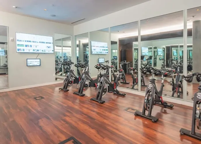 Stunning 1bd - Pool, Gym, Parking, W-d - Sleeps 4
