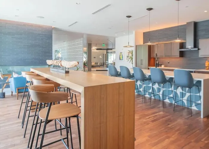 Stunning 1bd - Pool, Gym, Parking, W-d - Sleeps 4 Apartment *