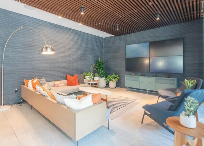 Stunning 1bd - Pool, Gym, Parking, W-d - Sleeps 4