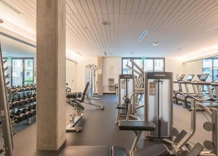 Stunning 1bd - Pool, Gym, Parking, W-d - Sleeps 4 Apartment
