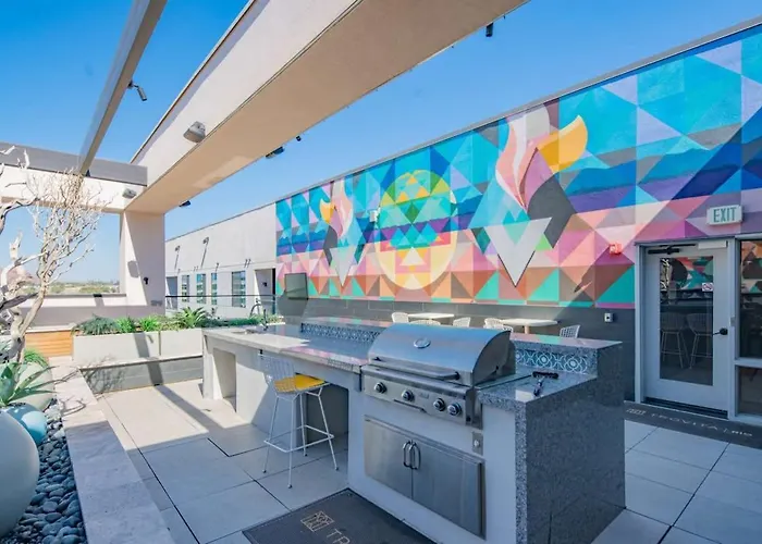 Apartment Stunning 1bd - Pool, Gym, Parking, W-d - Sleeps 4
